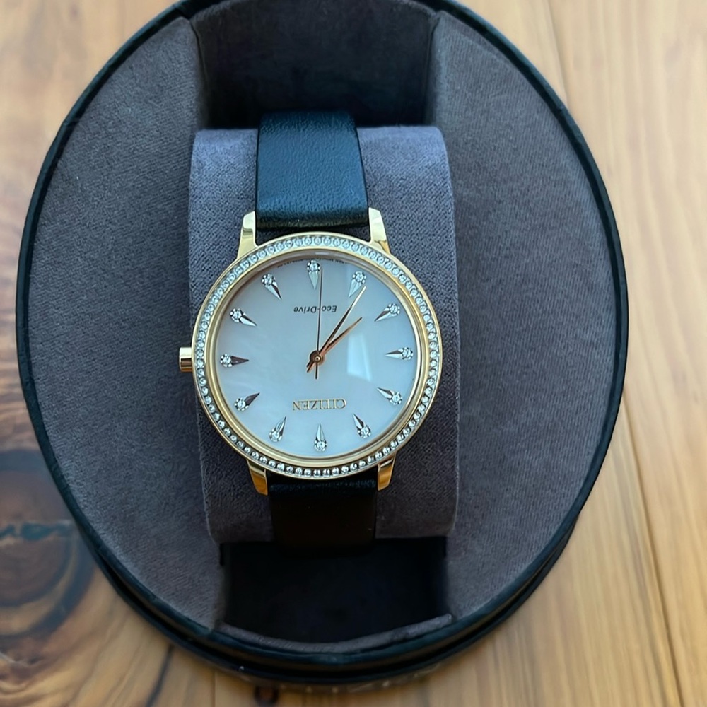 CITIZEN 
Silhouette Crystal Mother of Pearl Dial Ladies Watch